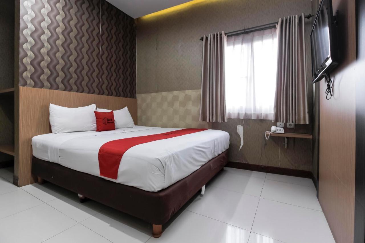 Reddoorz Plus @ Tuparev Cirebon Hotel Екстериор снимка