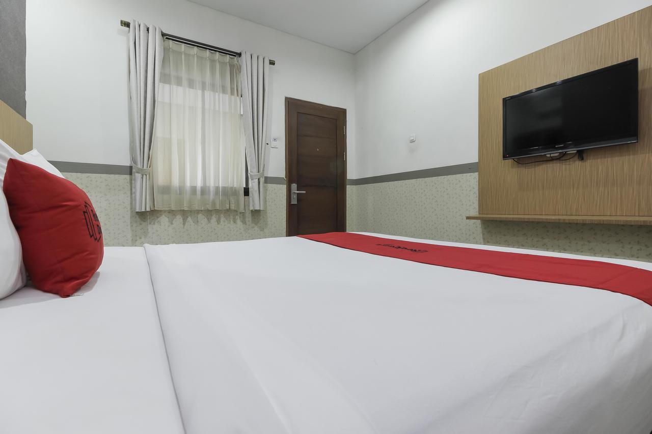 Reddoorz Plus @ Tuparev Cirebon Hotel Екстериор снимка