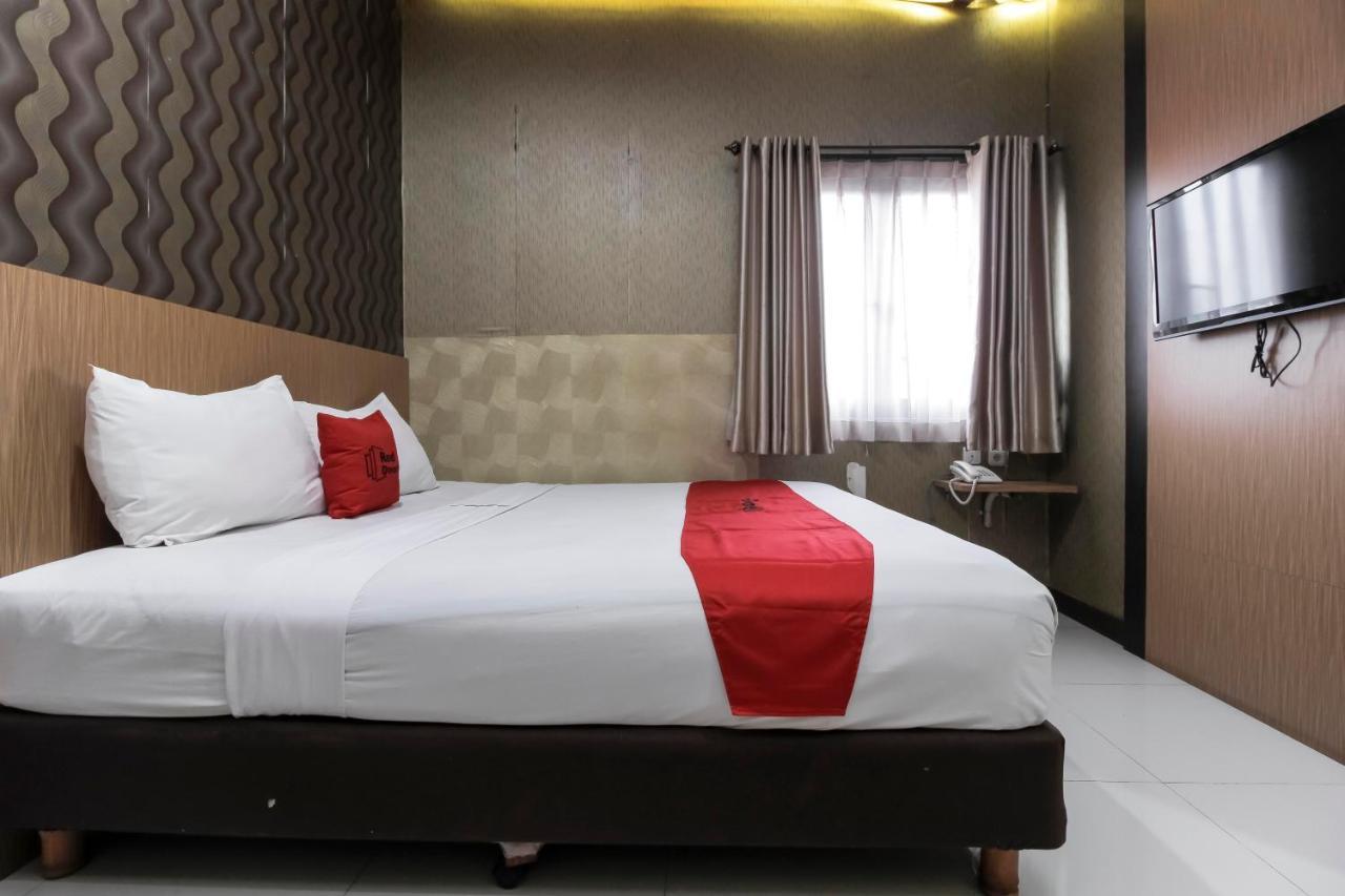 Reddoorz Plus @ Tuparev Cirebon Hotel Екстериор снимка