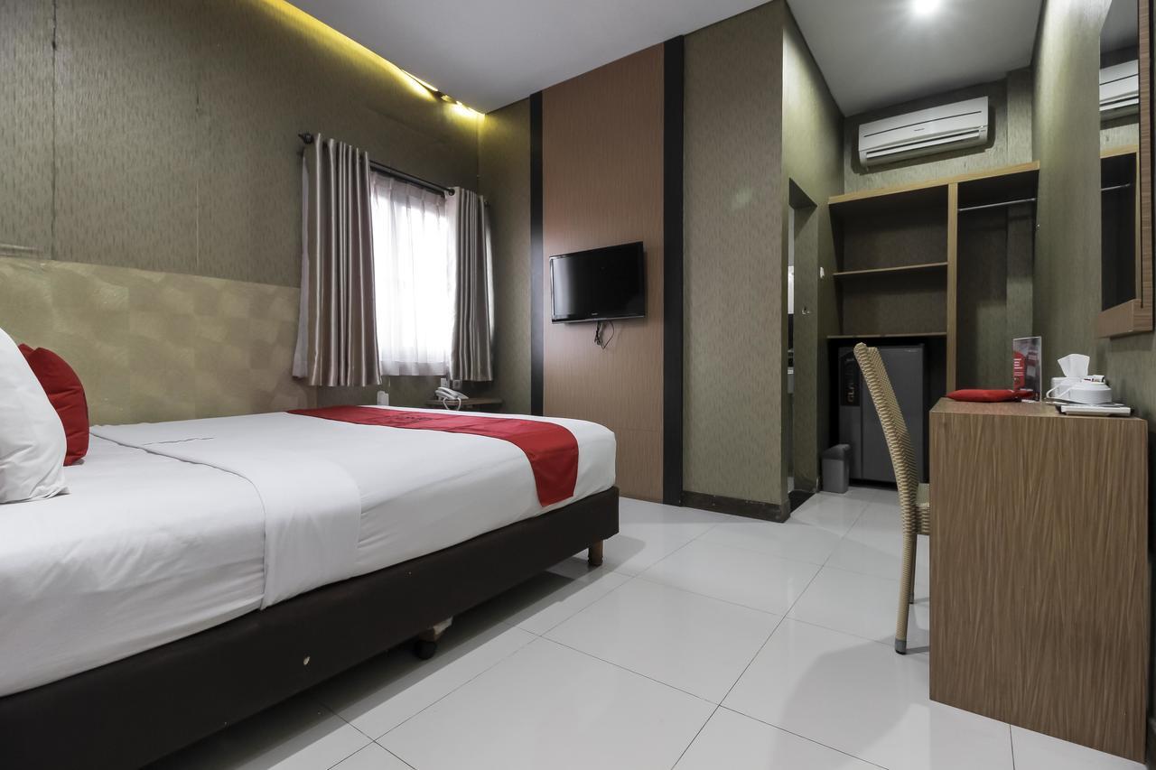 Reddoorz Plus @ Tuparev Cirebon Hotel Екстериор снимка